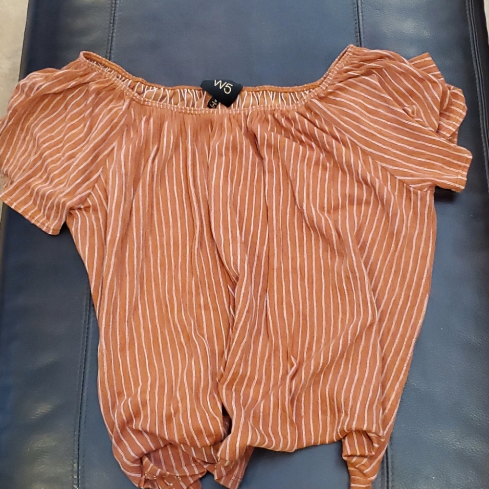 Super cute off the shoulder blouse... WORN ONCE!